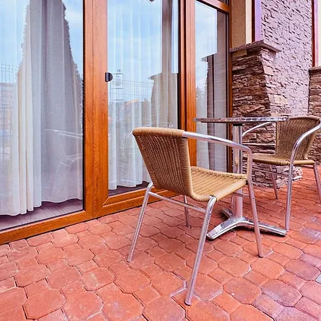 Elizabeth Apartment *